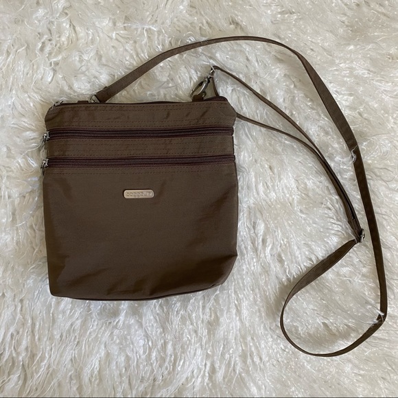 Baggallini Brown Crossbody Bag & Matching Wristlet - Picture 2 of 16